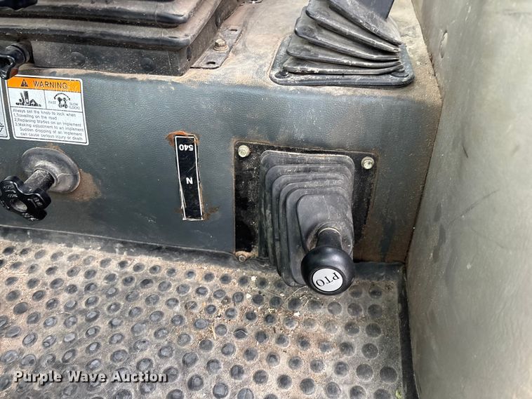 image for item EO4285 2015 Mahindra 2565 Shuttle MFWD tractor
