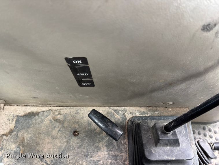 image for item EO4285 2015 Mahindra 2565 Shuttle MFWD tractor