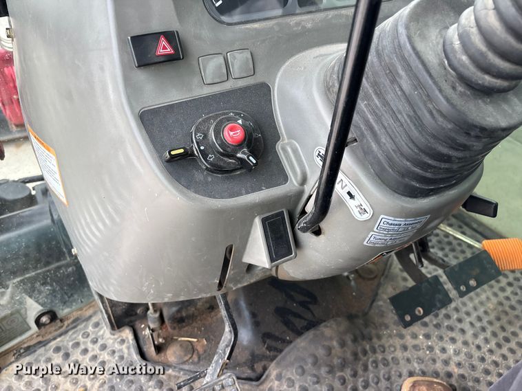 image for item EO4285 2015 Mahindra 2565 Shuttle MFWD tractor