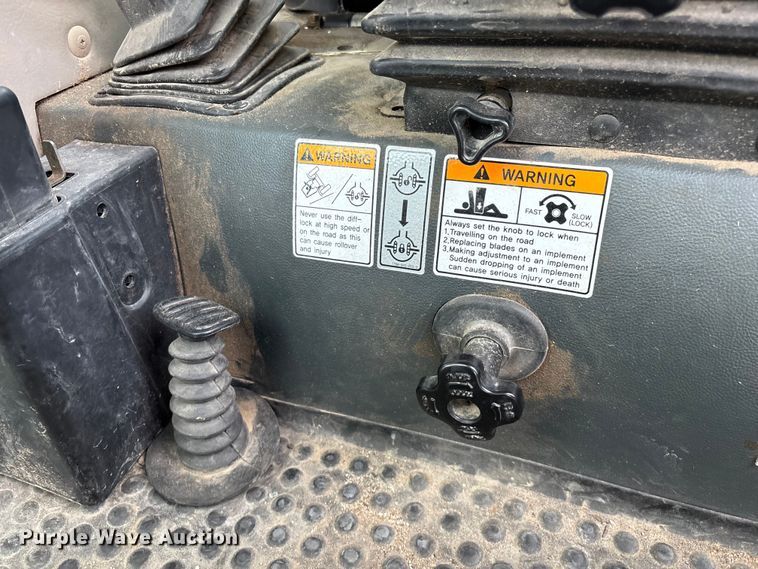 image for item EO4285 2015 Mahindra 2565 Shuttle MFWD tractor