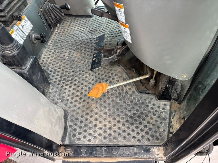 image for item EO4285 2015 Mahindra 2565 Shuttle MFWD tractor