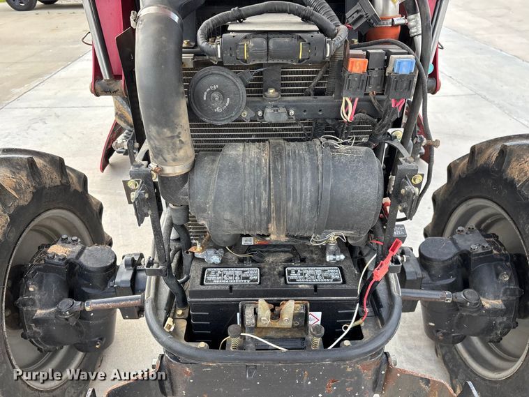 image for item EO4285 2015 Mahindra 2565 Shuttle MFWD tractor