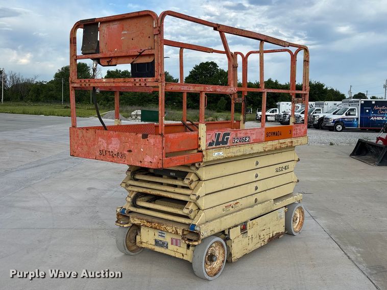 image for item EO4286 2000 JLG 3246E2 scissor lift