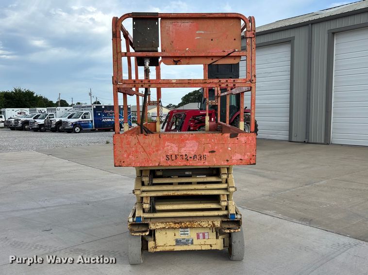 image for item EO4286 2000 JLG 3246E2 scissor lift