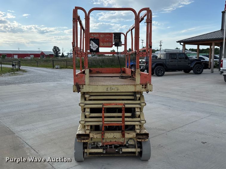 image for item EO4286 2000 JLG 3246E2 scissor lift