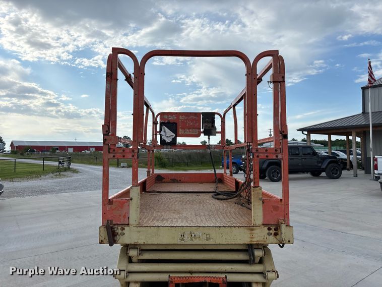image for item EO4286 2000 JLG 3246E2 scissor lift