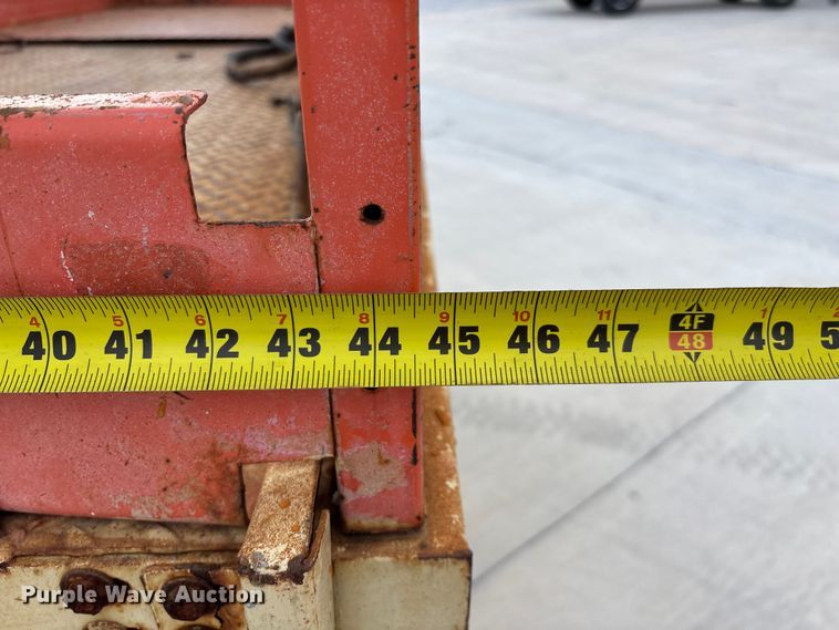image for item EO4286 2000 JLG 3246E2 scissor lift