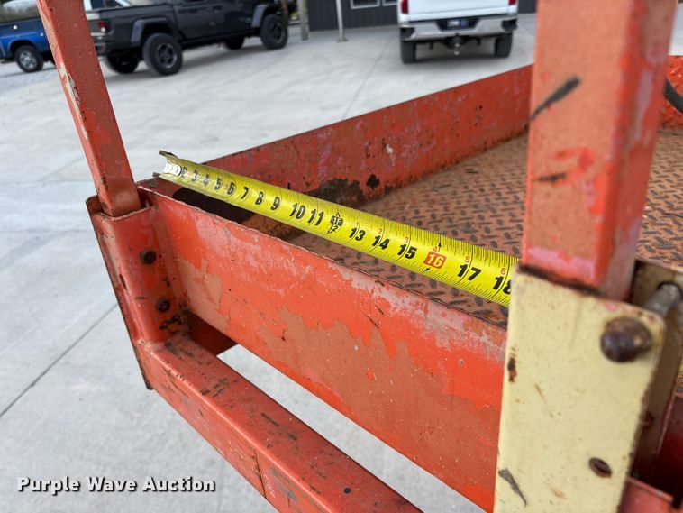 image for item EO4286 2000 JLG 3246E2 scissor lift