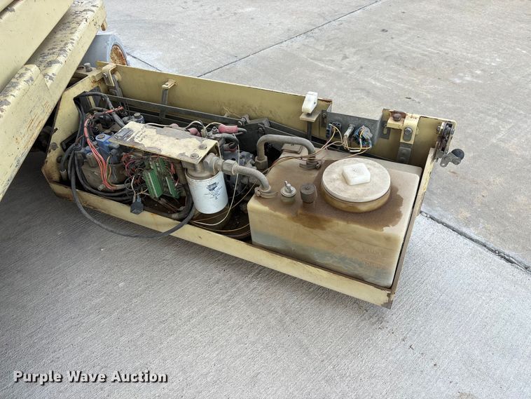 image for item EO4286 2000 JLG 3246E2 scissor lift