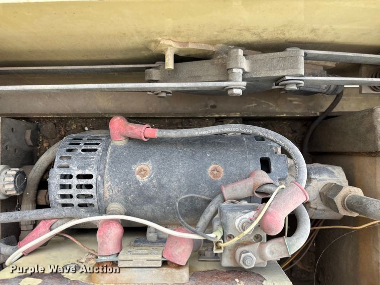 image for item EO4286 2000 JLG 3246E2 scissor lift