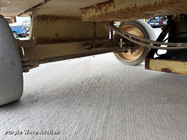 image for item EO4286 2000 JLG 3246E2 scissor lift