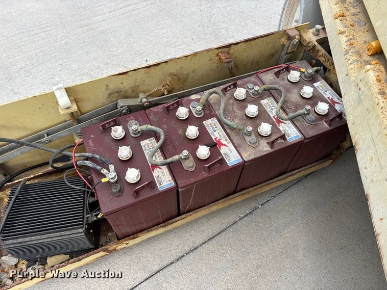 image for item EO4286 2000 JLG 3246E2 scissor lift