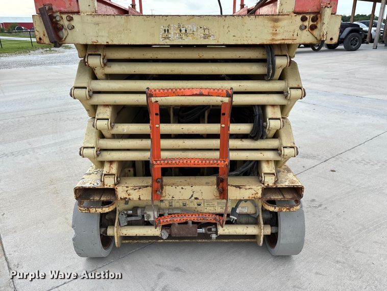 image for item EO4286 2000 JLG 3246E2 scissor lift