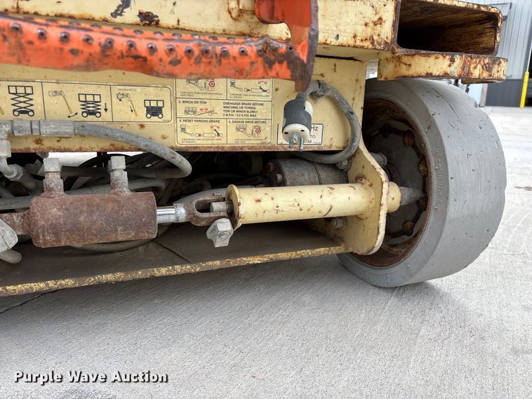 image for item EO4286 2000 JLG 3246E2 scissor lift