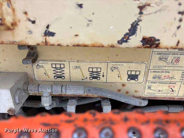 image for item EO4286 2000 JLG 3246E2 scissor lift