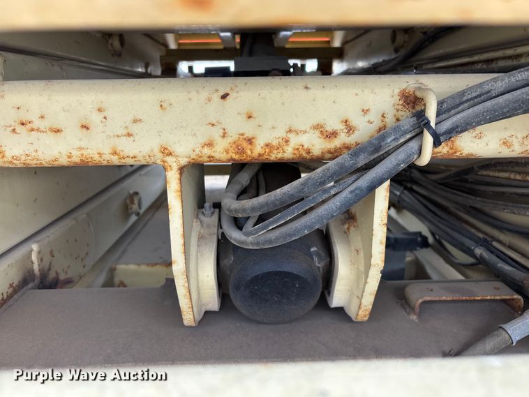 image for item EO4286 2000 JLG 3246E2 scissor lift