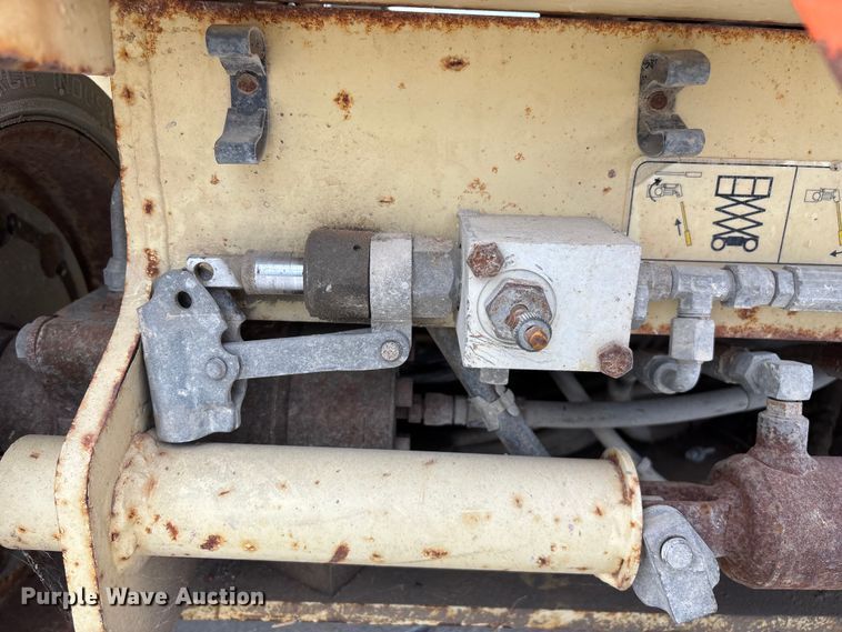 image for item EO4286 2000 JLG 3246E2 scissor lift