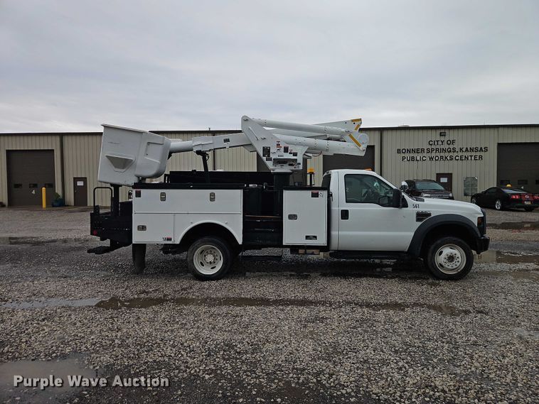 image for item EO7325 2010 Ford F550 bucket truck