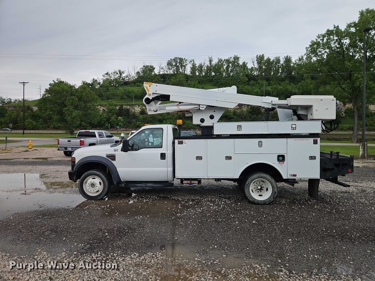 image for item EO7325 2010 Ford F550 bucket truck