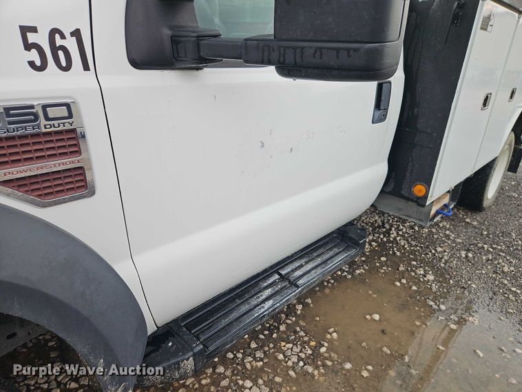 image for item EO7325 2010 Ford F550 bucket truck