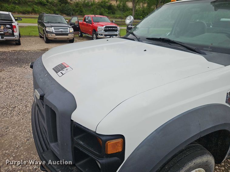 image for item EO7325 2010 Ford F550 bucket truck