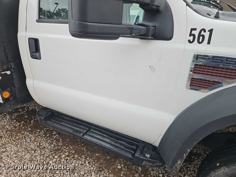image for item EO7325 2010 Ford F550 bucket truck