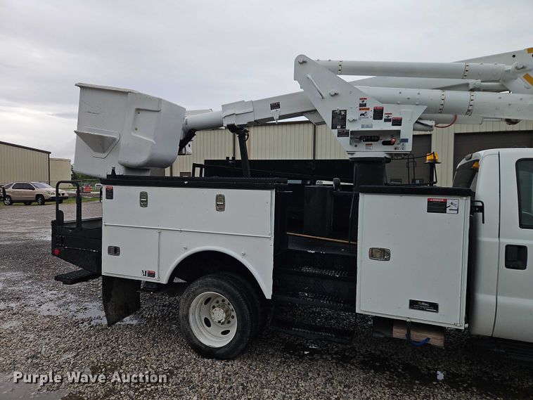 image for item EO7325 2010 Ford F550 bucket truck