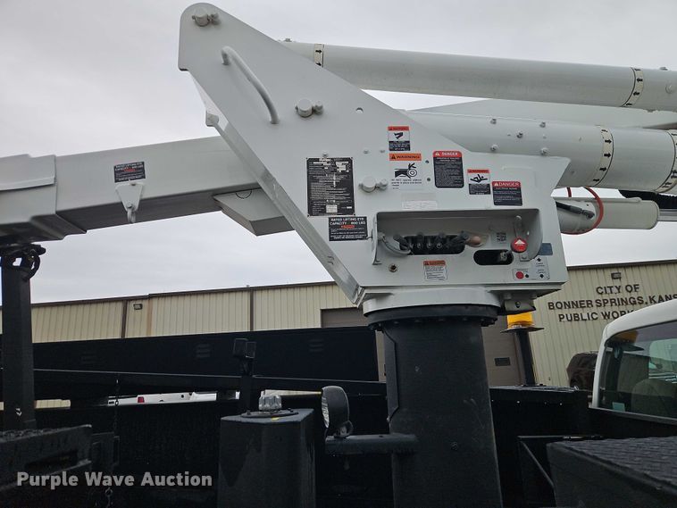image for item EO7325 2010 Ford F550 bucket truck