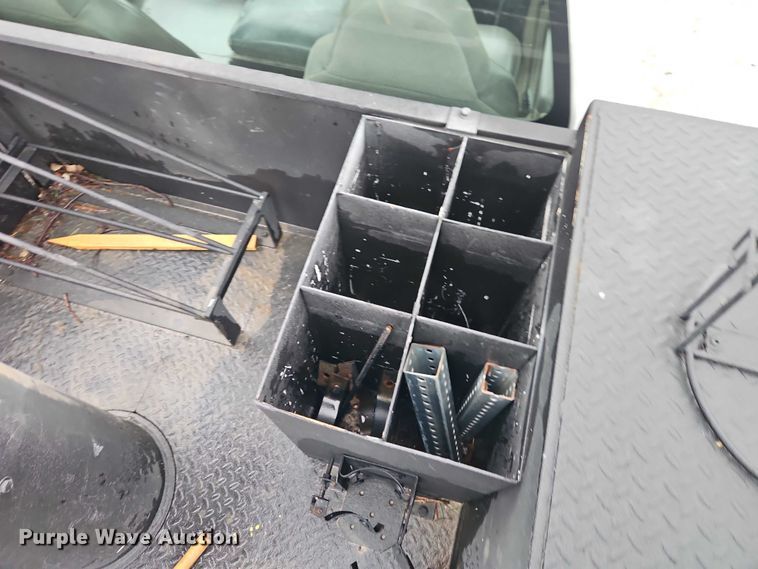 image for item EO7325 2010 Ford F550 bucket truck