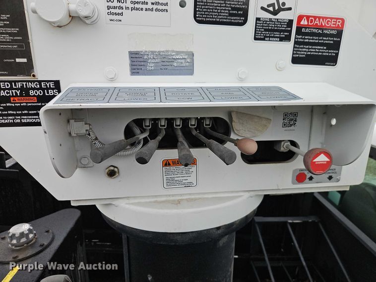 image for item EO7325 2010 Ford F550 bucket truck