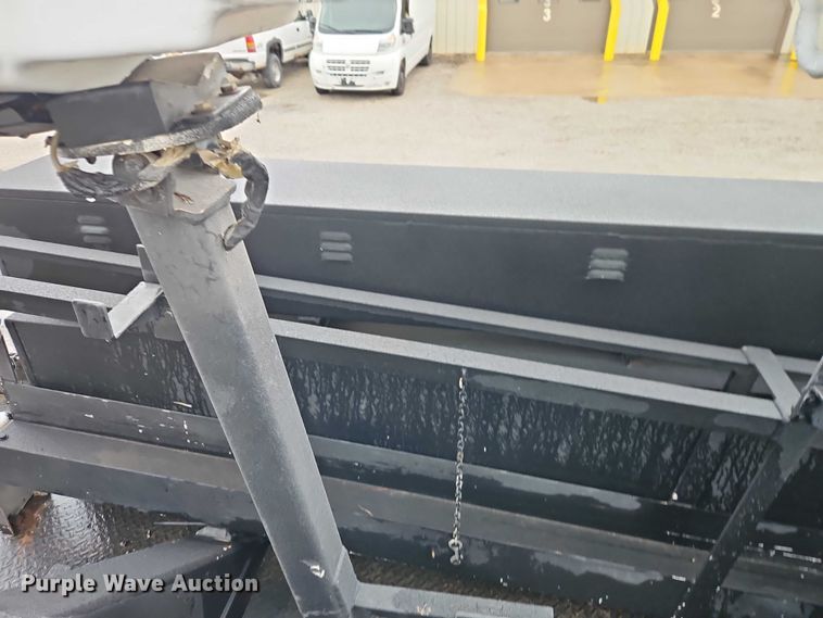 image for item EO7325 2010 Ford F550 bucket truck