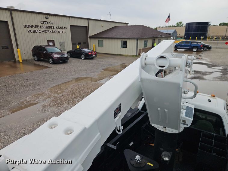 image for item EO7325 2010 Ford F550 bucket truck