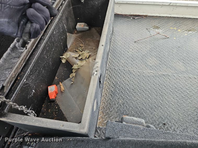 image for item EO7325 2010 Ford F550 bucket truck