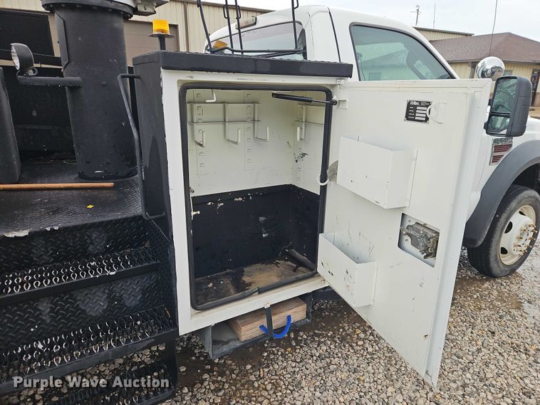 image for item EO7325 2010 Ford F550 bucket truck