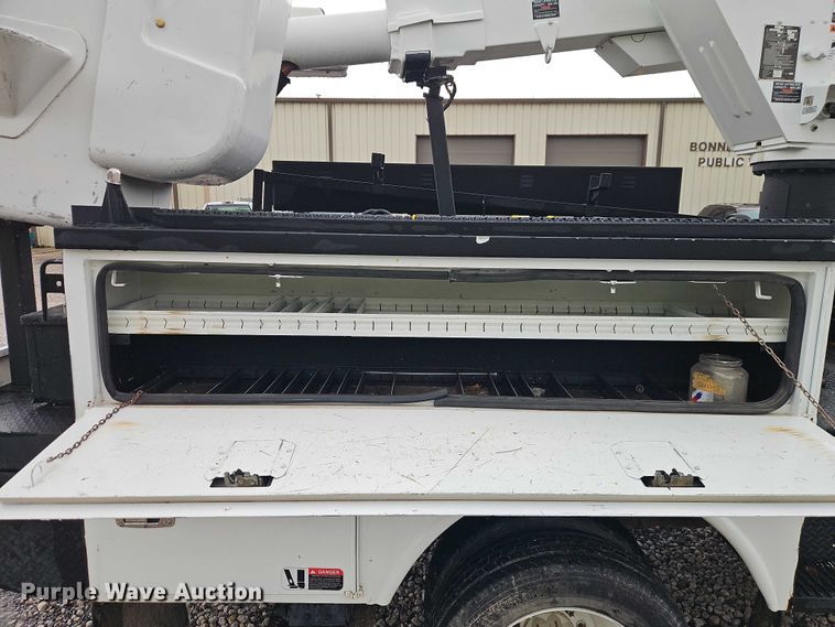 image for item EO7325 2010 Ford F550 bucket truck