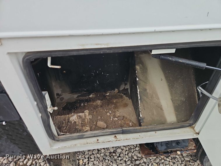 image for item EO7325 2010 Ford F550 bucket truck