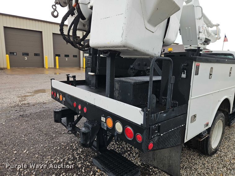 image for item EO7325 2010 Ford F550 bucket truck