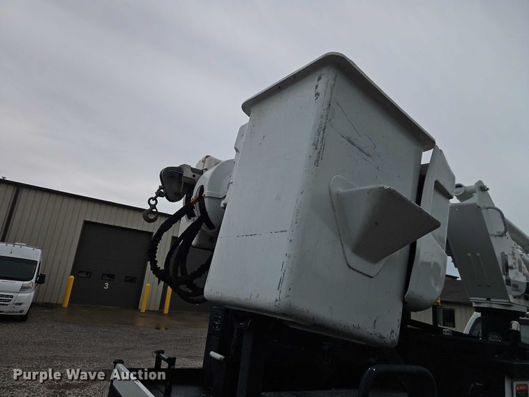 image for item EO7325 2010 Ford F550 bucket truck