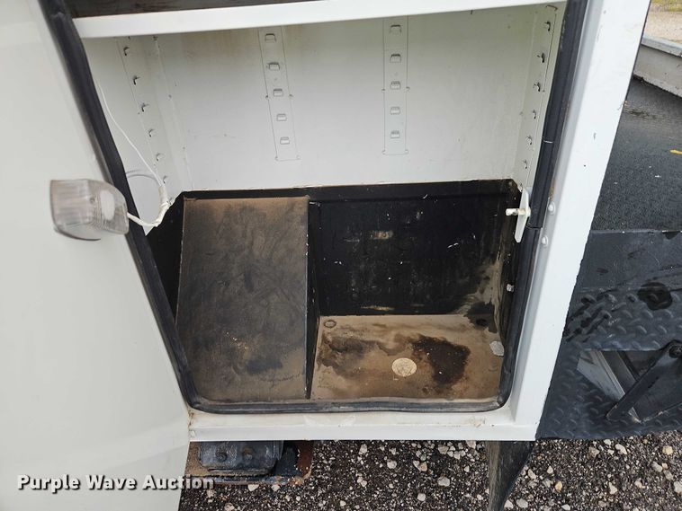 image for item EO7325 2010 Ford F550 bucket truck