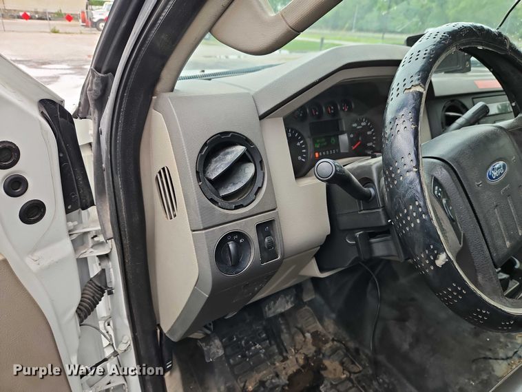 image for item EO7325 2010 Ford F550 bucket truck