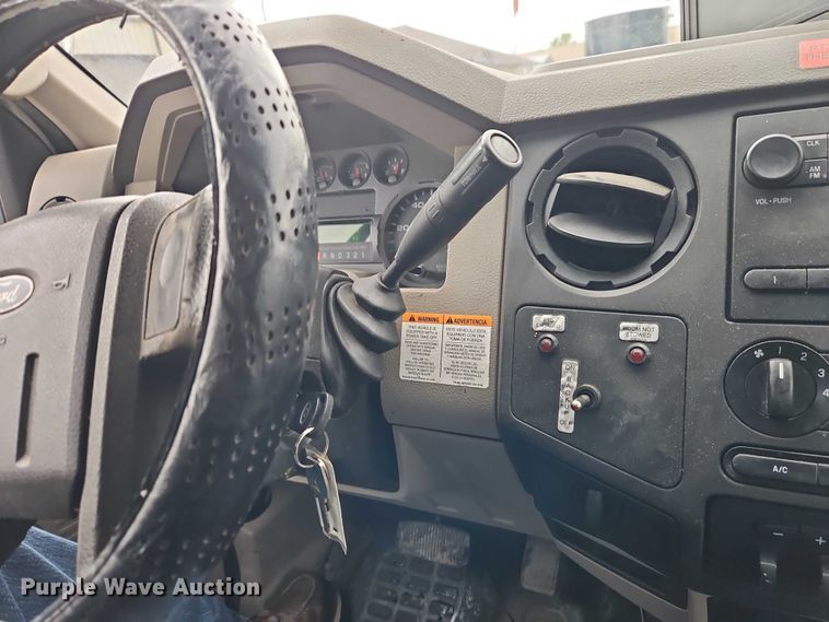 image for item EO7325 2010 Ford F550 bucket truck