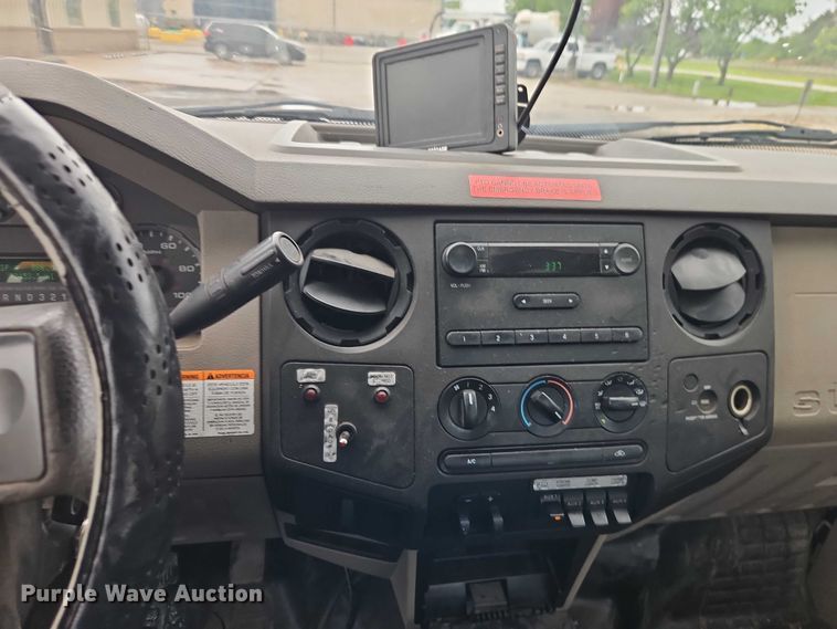 image for item EO7325 2010 Ford F550 bucket truck