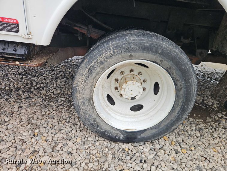 image for item EO7325 2010 Ford F550 bucket truck