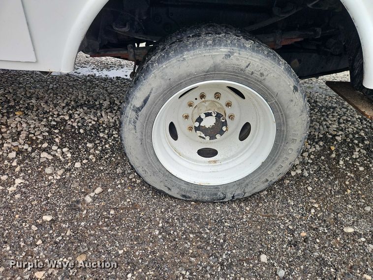 image for item EO7325 2010 Ford F550 bucket truck
