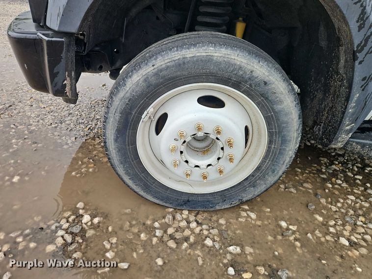 image for item EO7325 2010 Ford F550 bucket truck