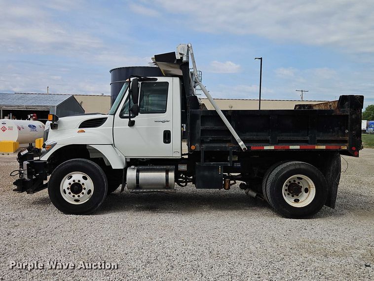 image for item EO7326 2014 International 7300 dump truck