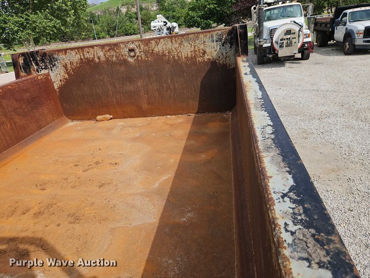 image for item EO7326 2014 International 7300 dump truck