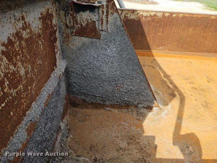 image for item EO7326 2014 International 7300 dump truck