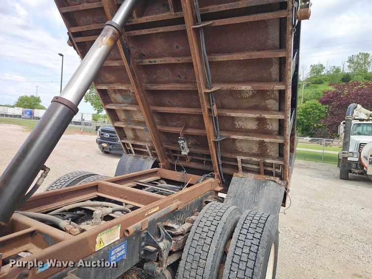 image for item EO7326 2014 International 7300 dump truck