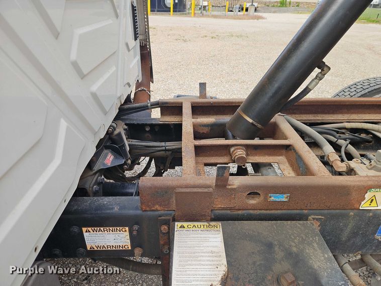 image for item EO7326 2014 International 7300 dump truck